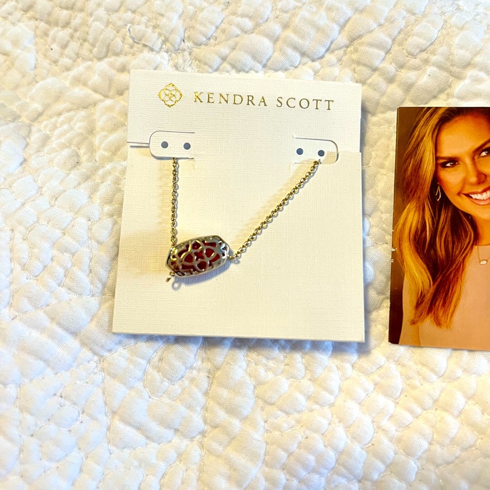 Necklace berry color gold tone like new Elisa LIKE NEW in package - Picture 8 of 9